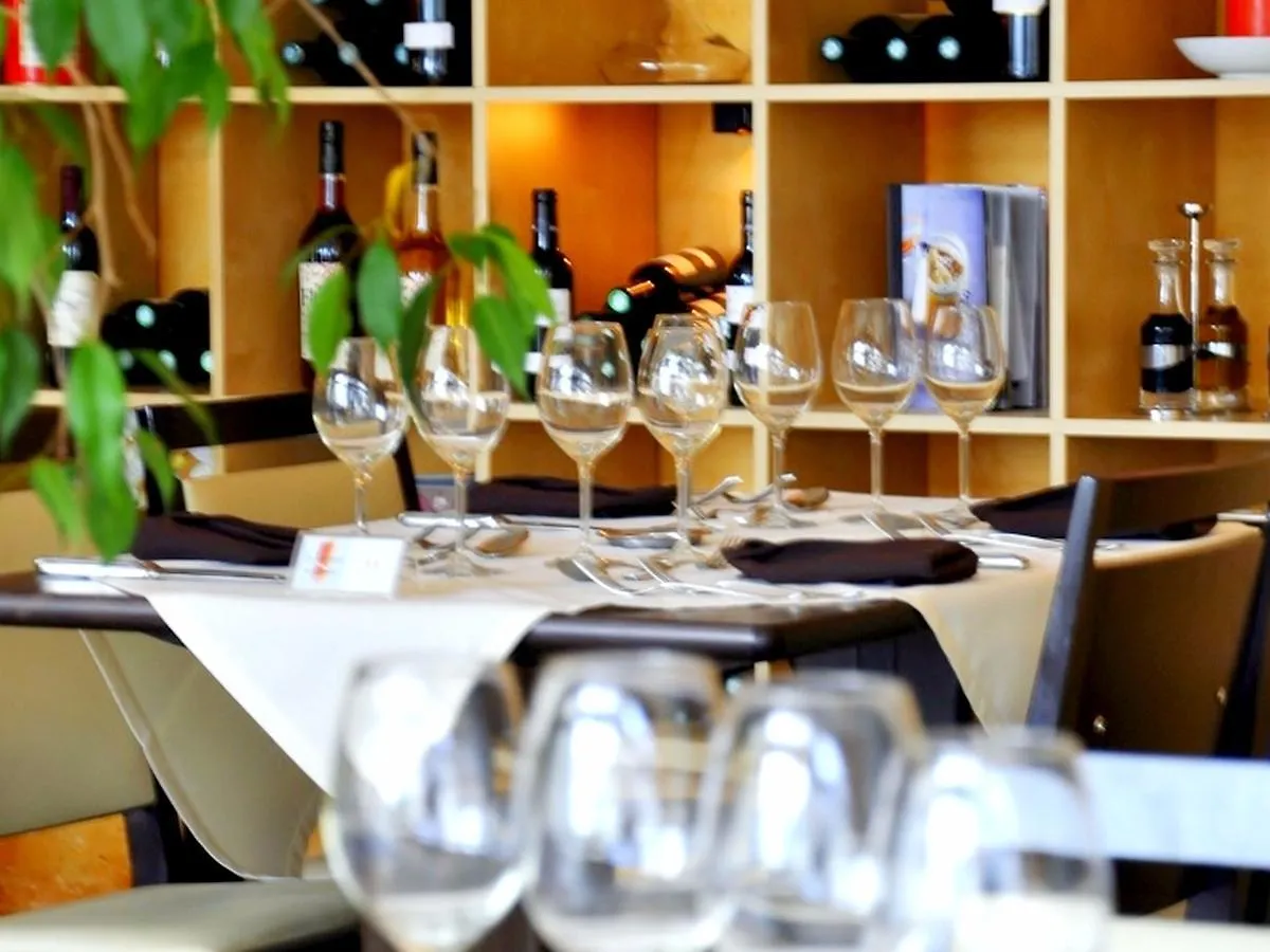 Logis Hotel & Restaurant Le Fleurance